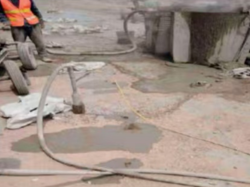 汉中水泥混凝土路面板底注浆技术 路面脱空注浆整治方案