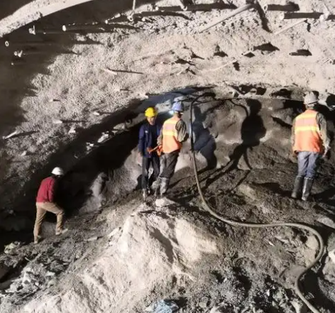 汉中拱顶带模注浆料的施工流程及注意事项